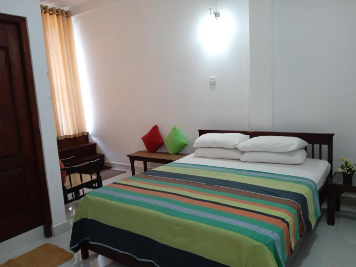 Alex Home Stay Канді Екстер'єр фото
