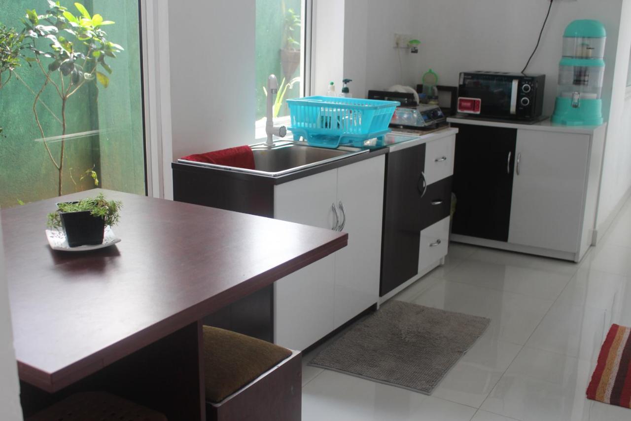 Alex Home Stay Канді Екстер'єр фото