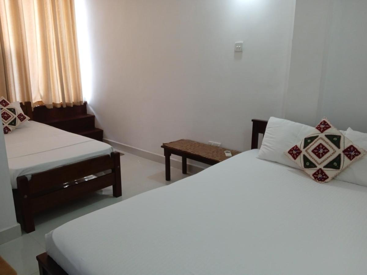 Alex Home Stay Канді Екстер'єр фото