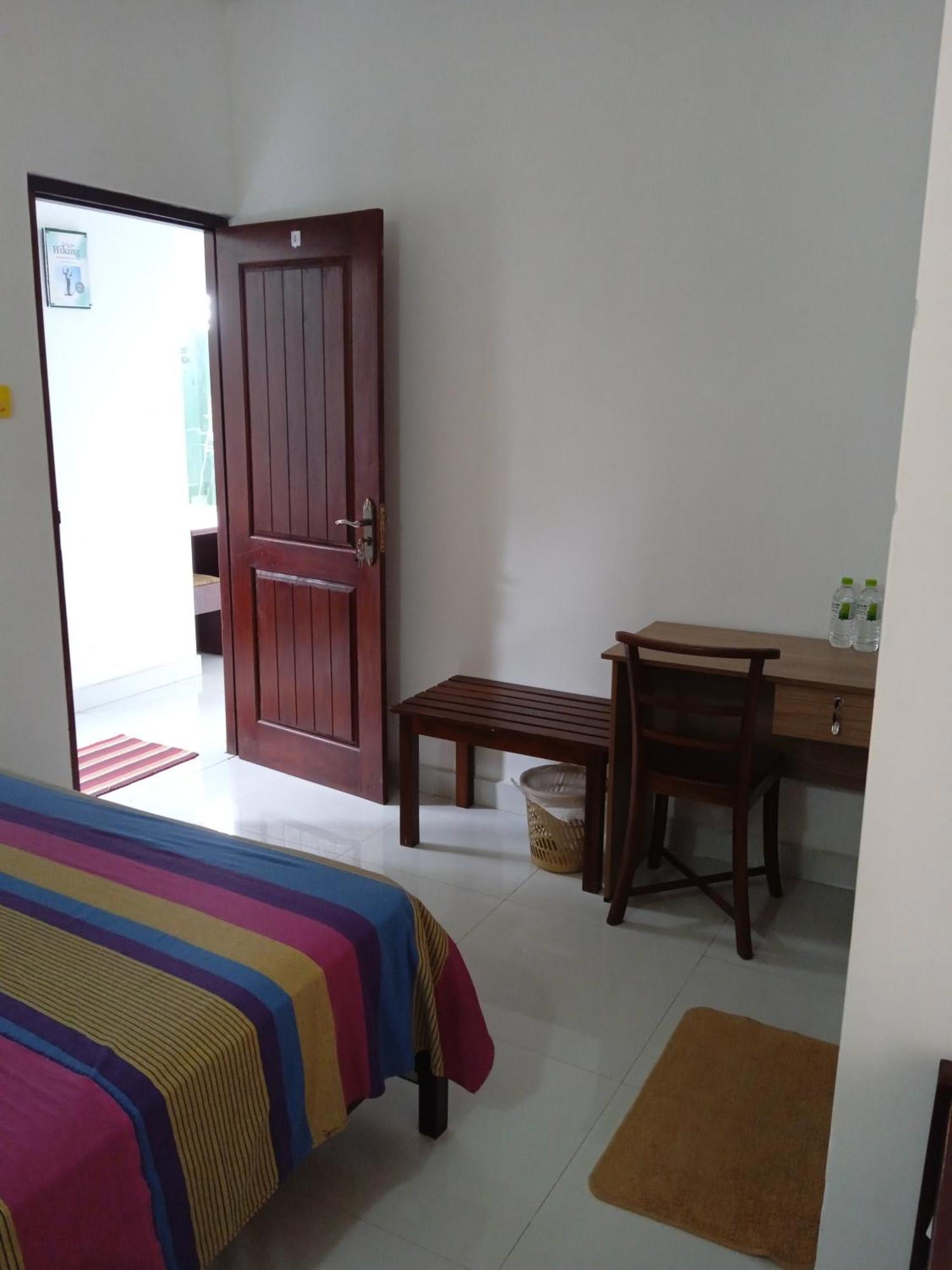 Alex Home Stay Канді Екстер'єр фото