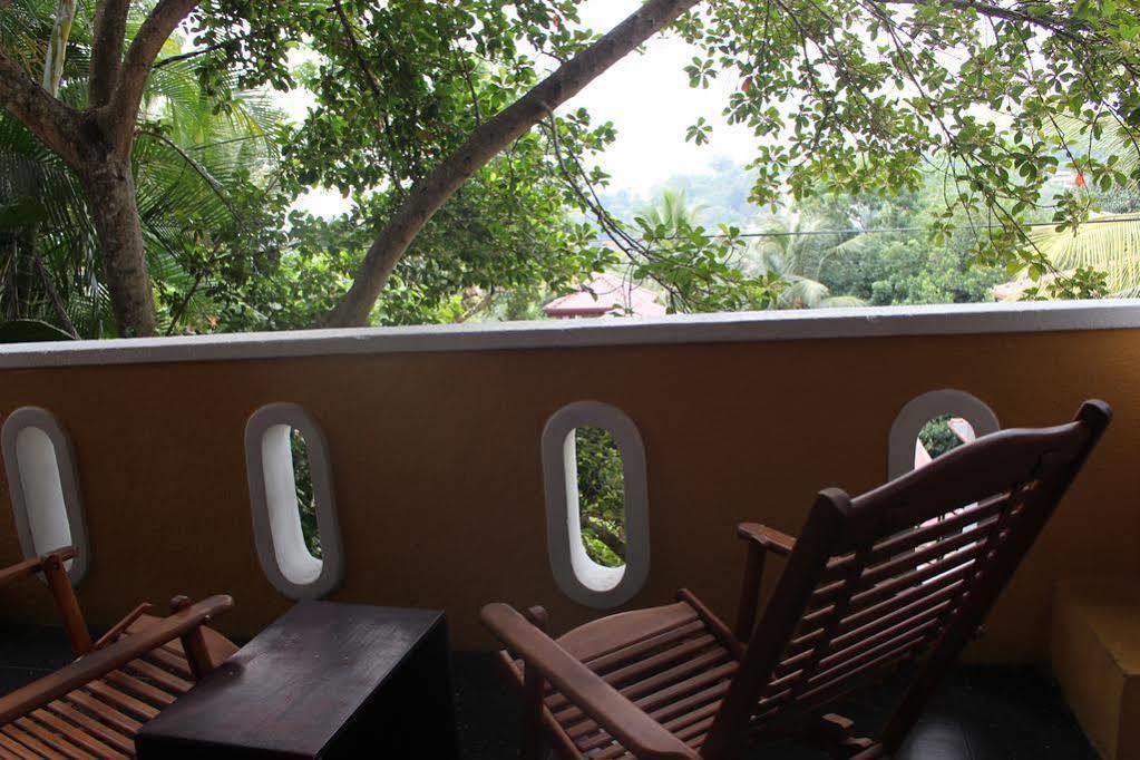 Alex Home Stay Канді Екстер'єр фото
