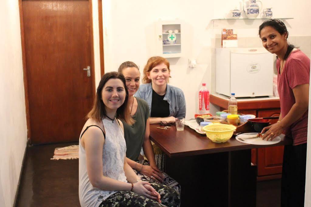 Alex Home Stay Канді Екстер'єр фото