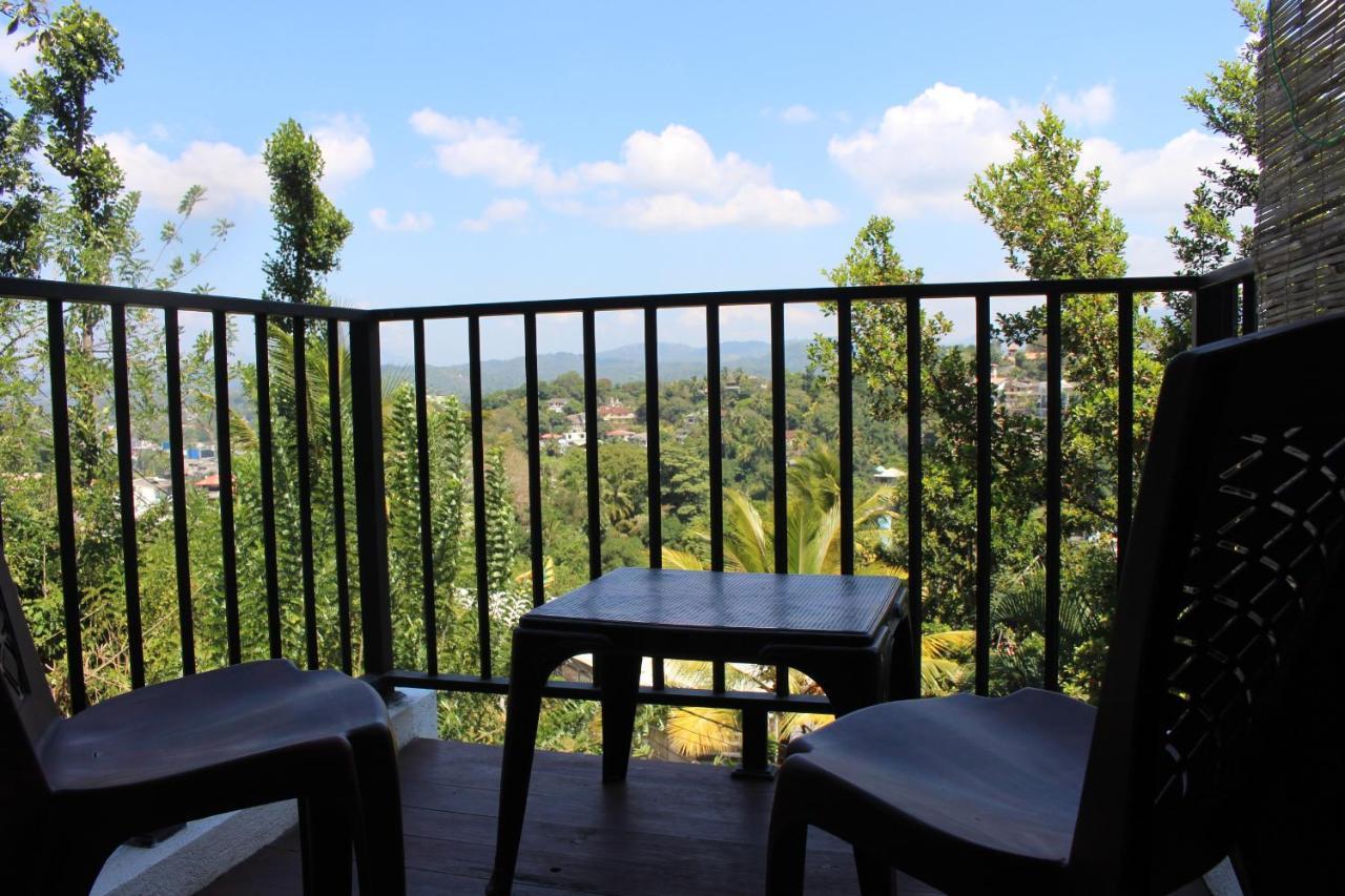 Alex Home Stay Канді Екстер'єр фото
